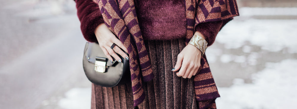 Herbsttrend Poncho – diese Taschen passen dazu!